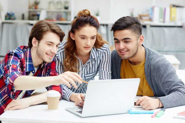 10 Best Computer Courses After 12th: Career, Salary, Job Scope 2026 